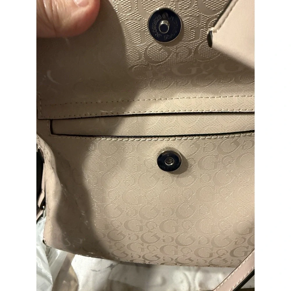 GUESS Shiny Blush Pink Logo Satchel Crossbody Dome Bag Charm‎ Medium